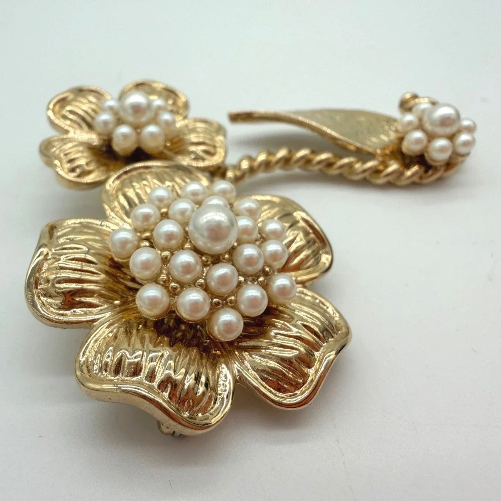 Butler & Wilson‎ Gold Floral Brooch Faux Pearl Cluster Statement Designer Pin